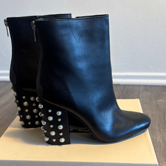 BRAND NEW Black Studded Ankle Boots Size 8 - Picture 2 of 7